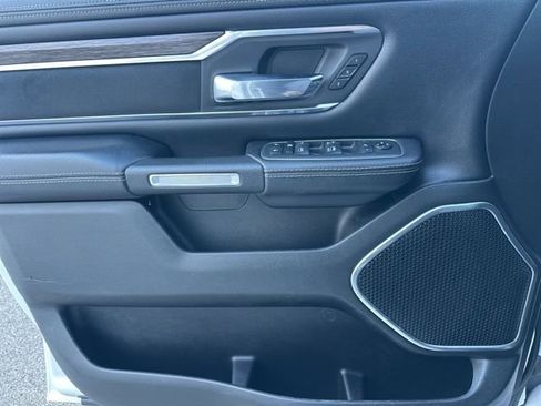 Used 2019 RAM 1500 Laramie image 32