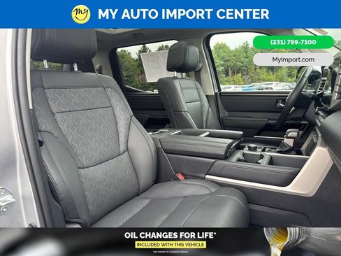 Used 2024 Toyota Tundra Limited AWD/4WD image 29