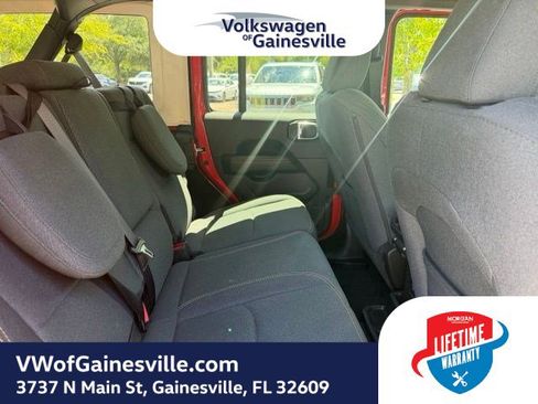 Used 2025 Jeep Wrangler Unlimited Sahara AWD/4WD image 8