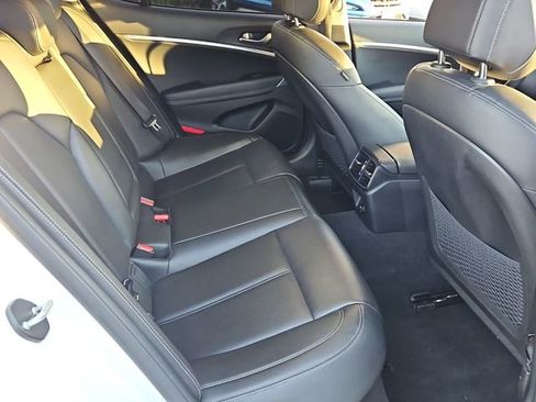 Used 2022 Genesis G70 2.0T image 18