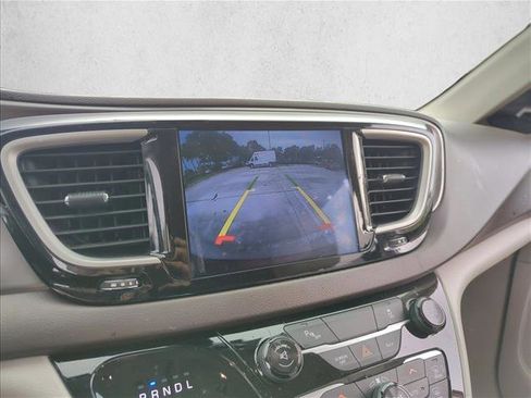 Used 2017 Chrysler Pacifica Touring-L Plus w/ Tire & Wheel Group image 5