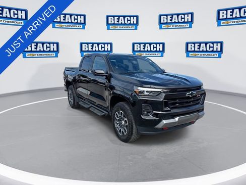 Used 2025 Chevrolet Colorado Z71 w/ Technology Package AWD/4WD image 2