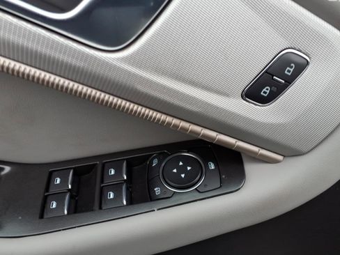 Used 2025 Ford Explorer Active w/ Active Comfort Package image 14