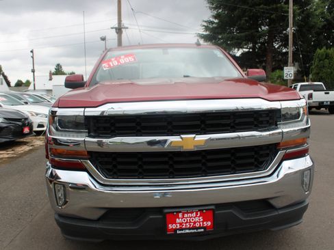 Used 2018 Chevrolet Silverado 1500 LT w/ Texas Edition image 2