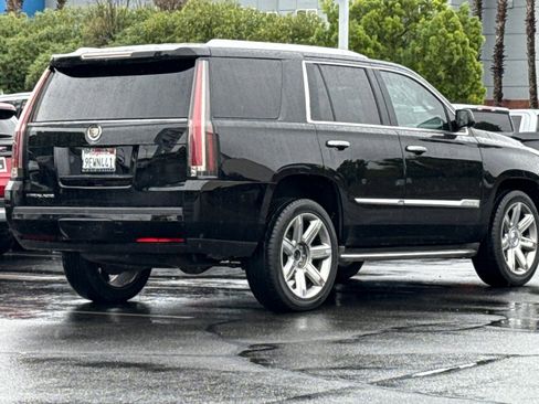 Used 2015 Cadillac Escalade Premium image 5