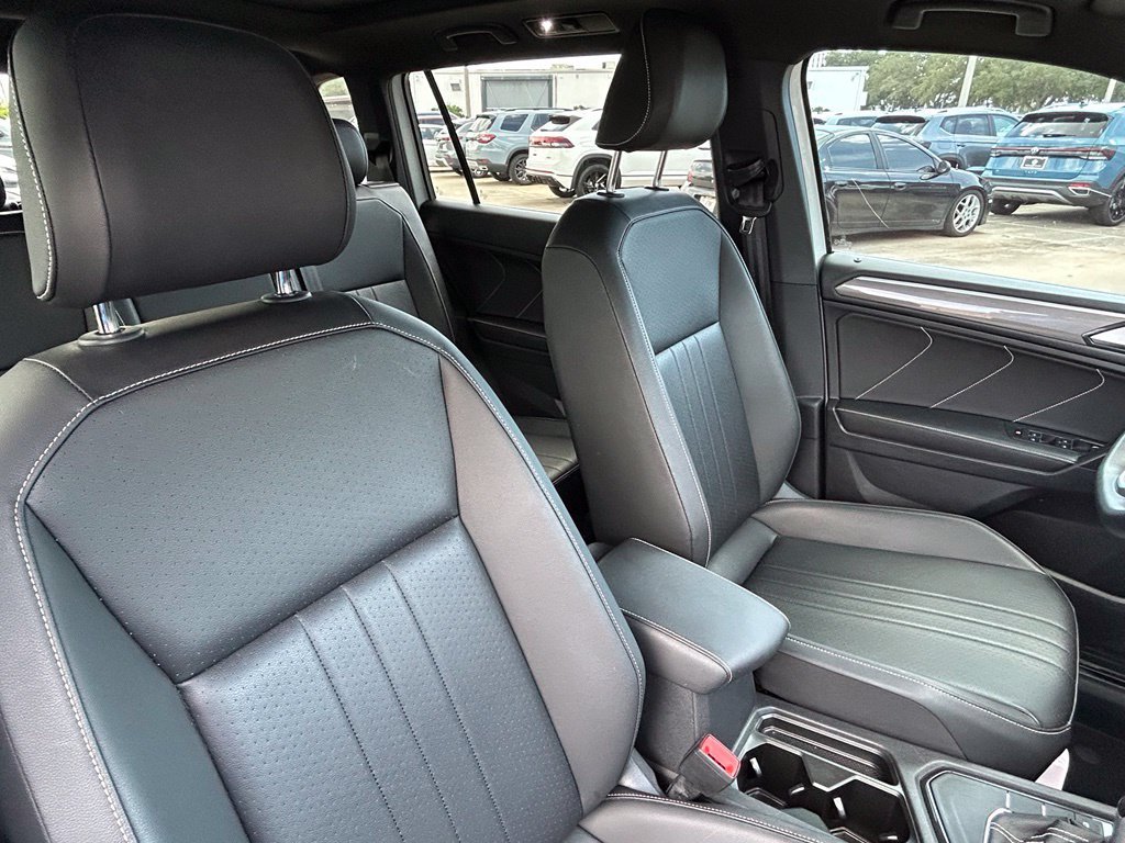 Certified 2023 Volkswagen Tiguan SE R-Line FWD image 39