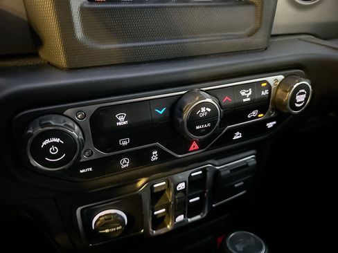 Used 2022 Jeep Wrangler Unlimited Sport image 18