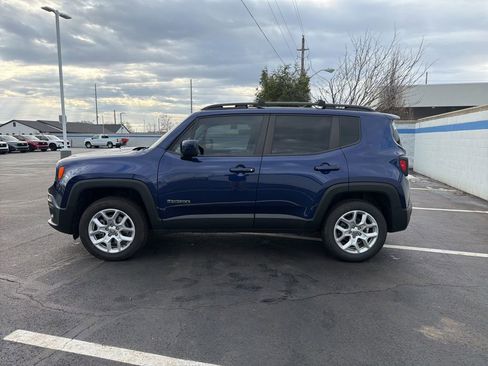 Used 2018 Jeep Renegade Latitude w/ UConnect 8.4 Nav Group image 2