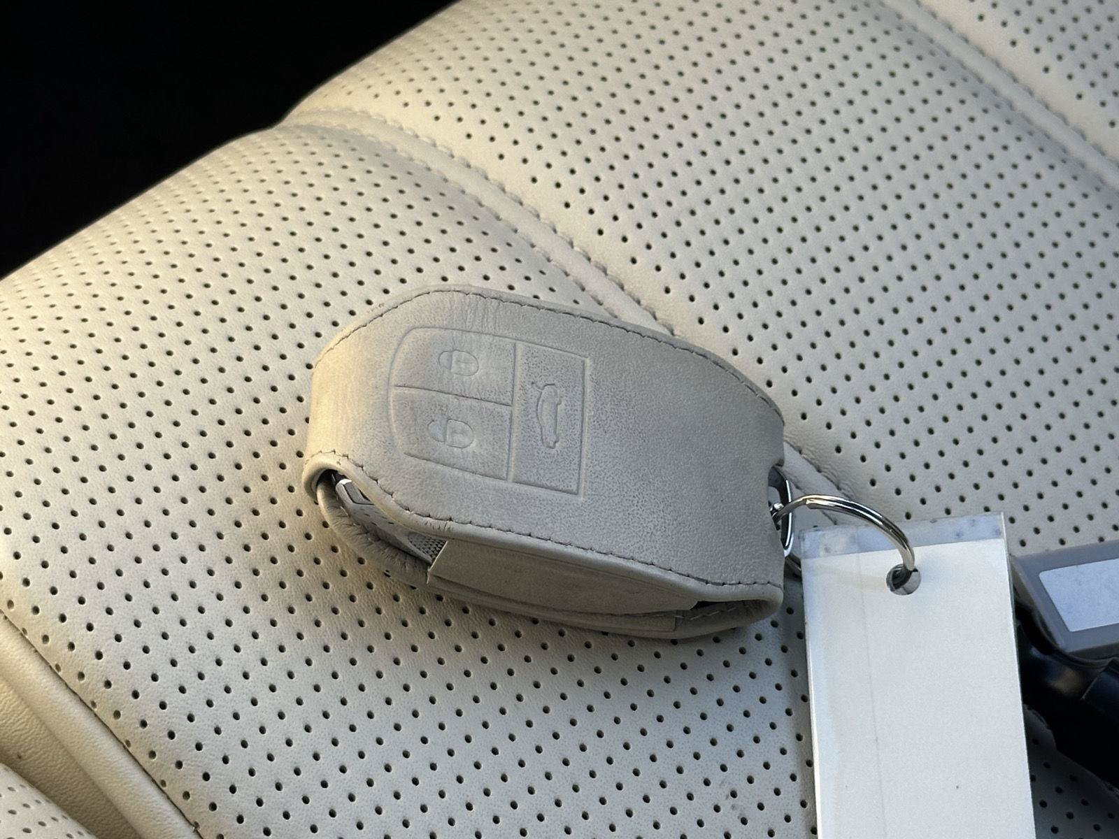 Used 2022 Bentley Bentayga AWD/4WD image 38