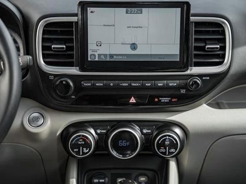 Used 2021 Hyundai Venue SEL w/ Premium Package image 17