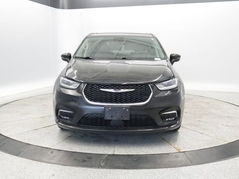 Used 2023 Chrysler Pacifica Touring-L FWD image 8