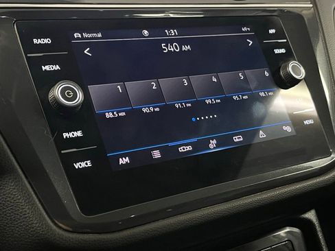 Used 2023 Volkswagen Tiguan SE w/ Panoramic Sunroof Package image 28