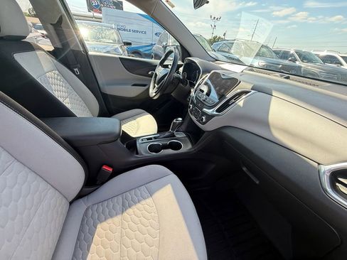 Used 2019 Chevrolet Equinox LT w/ Sun & Navigation Package FWD image 24