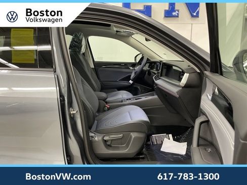 New 2026 Volkswagen Tiguan SE image 11