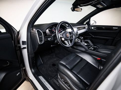 Certified 2023 Porsche Cayenne AWD/4WD image 4
