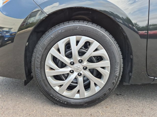 Used 2019 Toyota Corolla LE FWD image 33