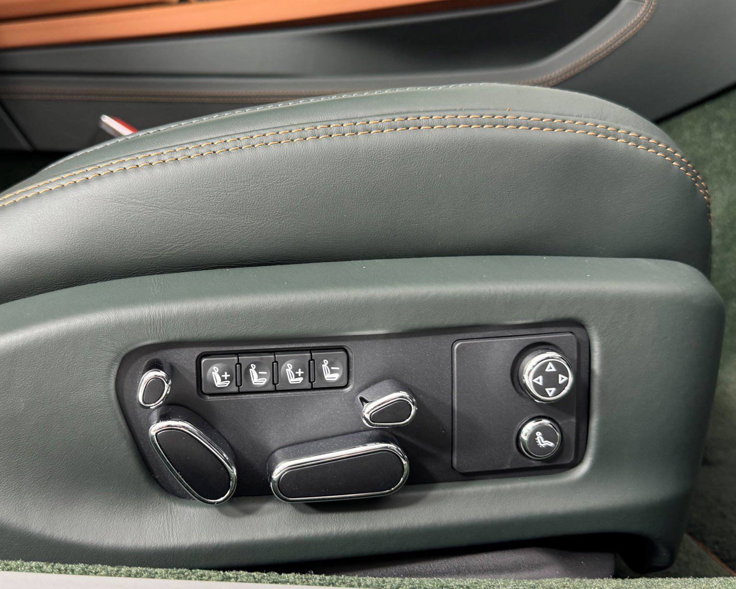 Used 2024 Bentley Continental GT V8 AWD/4WD image 37