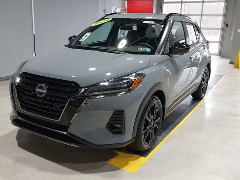 Used 2024 Nissan Kicks SR w/ SR Premium Package FWD image 17