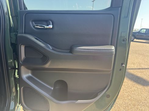 Used 2022 Nissan Frontier SV w/ Technology Package RWD image 28