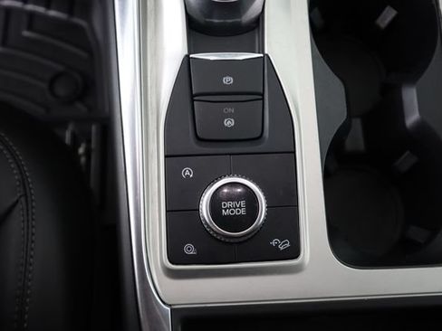 Used 2024 Ford Explorer XLT w/ Equipment Group 202A AWD/4WD image 58