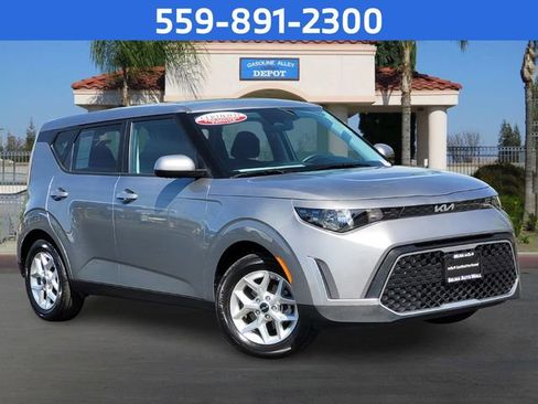 Used 2025 Kia Soul LX image 1