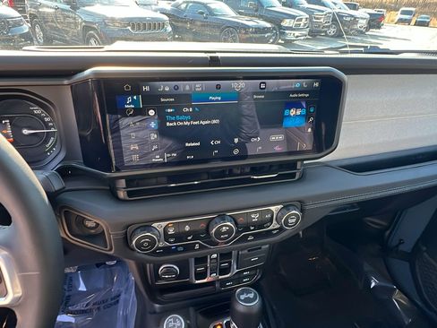 Used 2025 Jeep Wrangler Backcountry image 29