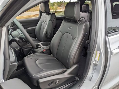 Certified 2026 Chrysler Pacifica Select w/ S Appearance Package image 35