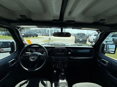 Used 2022 Jeep Gladiator Sport AWD/4WD image 14