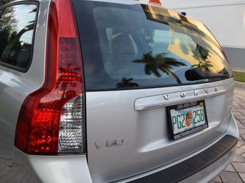 Used 2011 Volvo V50 T5 image 22