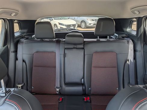 Used 2025 Nissan Kicks SR FWD image 13