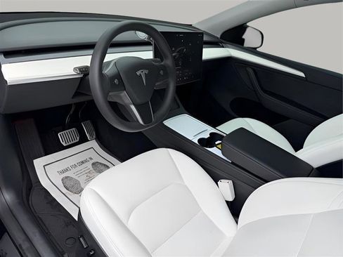 Used 2023 Tesla Model Y Long Range image 17