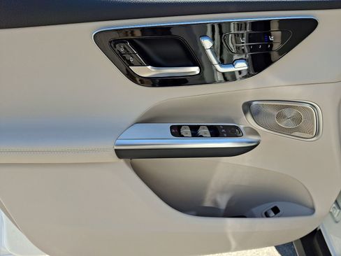 New 2026 Mercedes-Benz GLC 300 4MATIC image 9