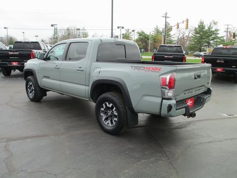 Used 2022 Toyota Tacoma TRD Off-Road image 8