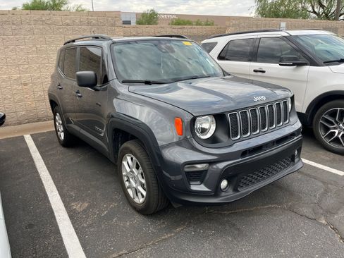 Used 2022 Jeep Renegade Latitude w/ Convenience Group AWD/4WD image 5