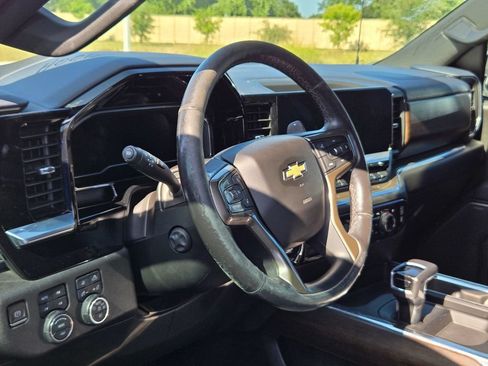 Used 2022 Chevrolet Silverado 1500 High Country w/ High Country Premium Package AWD/4WD image 6