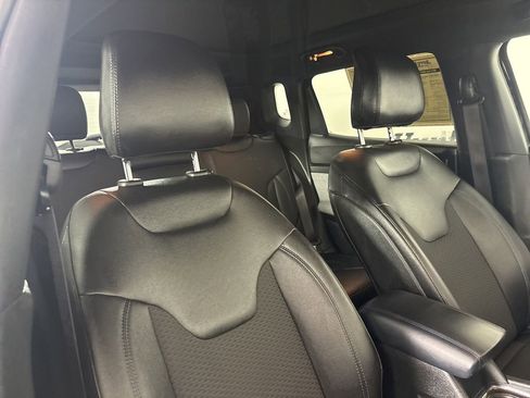 Used 2025 Jeep Compass Latitude w/ Sun & Sound Group image 26