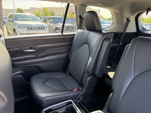 Used 2026 Toyota Grand Highlander FWD image 33
