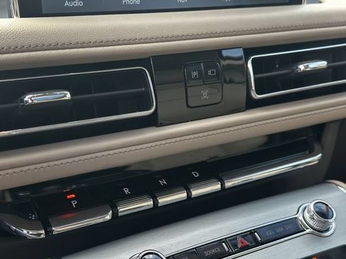 Certified 2023 Lincoln Aviator AWD w/ Premium Package image 23