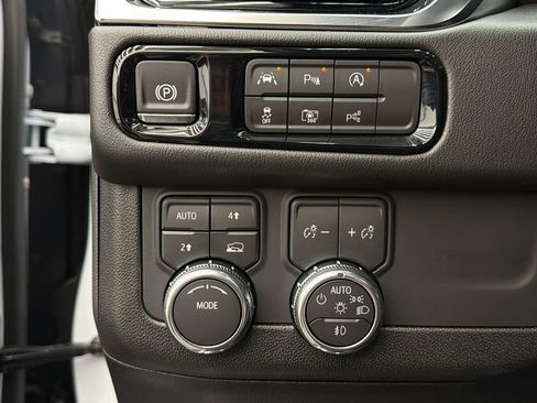 Used 2026 GMC Yukon Denali w/ Sun & Power Step Package AWD/4WD image 28