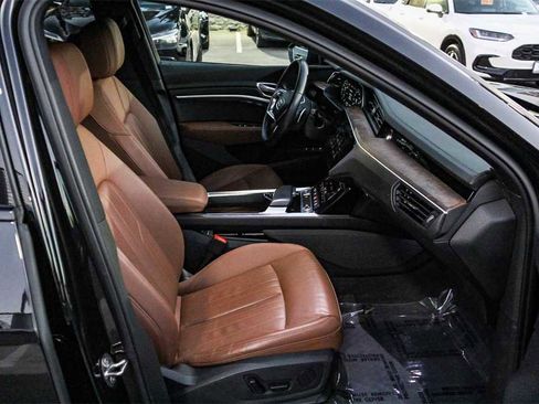 Used 2022 Audi e-tron Premium w/ Convenience Plus Package image 18