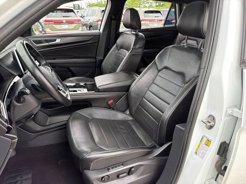 Certified 2024 Volkswagen Atlas Cross Sport SEL R-Line AWD/4WD image 7