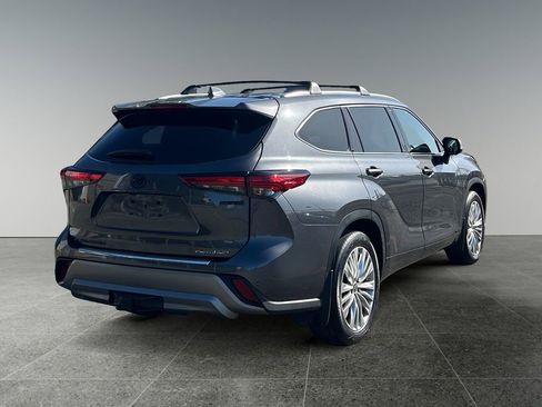 Used 2023 Toyota Highlander Platinum AWD/4WD image 9