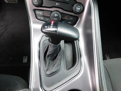 Used 2015 Dodge Challenger SXT image 14
