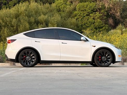 Used 2022 Tesla Model Y Performance image 10