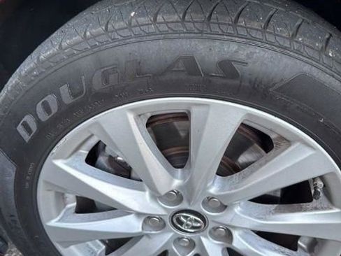 Used 2018 Toyota Camry LE image 35