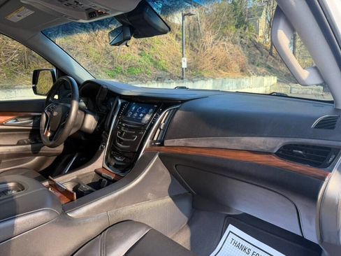 Used 2018 Cadillac Escalade Luxury image 26