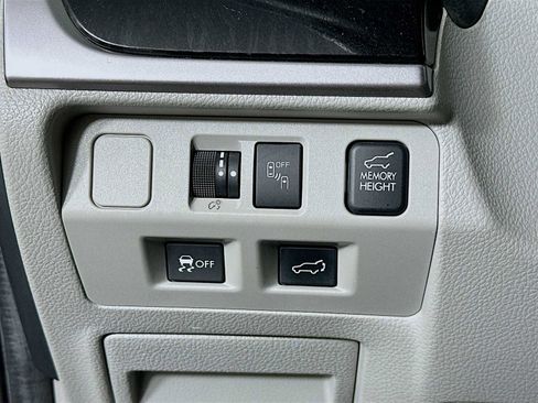 Used 2017 Subaru Forester 2.5i Limited w/ Popular Package #2 image 10