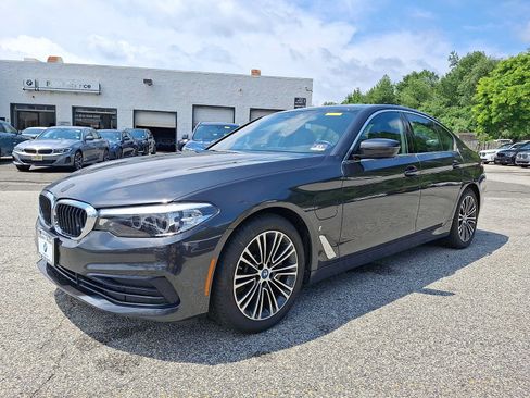 Used 2019 BMW 530e xDrive w/ Convenience Package AWD/4WD image 3