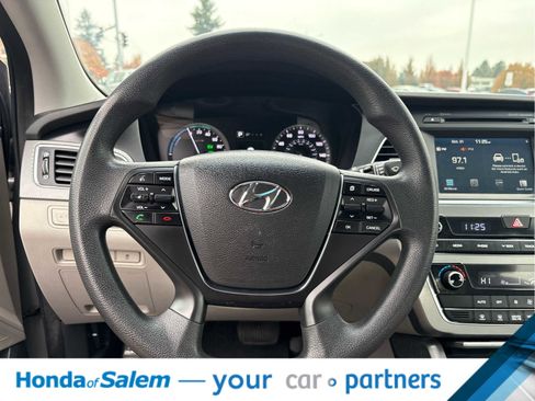 Used 2017 Hyundai Sonata SE image 18