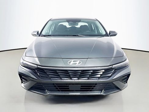Used 2025 Hyundai Elantra SEL FWD image 2